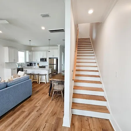 Beautiful 4 Bed, 4 Bath Home, Next To Pool & Beach