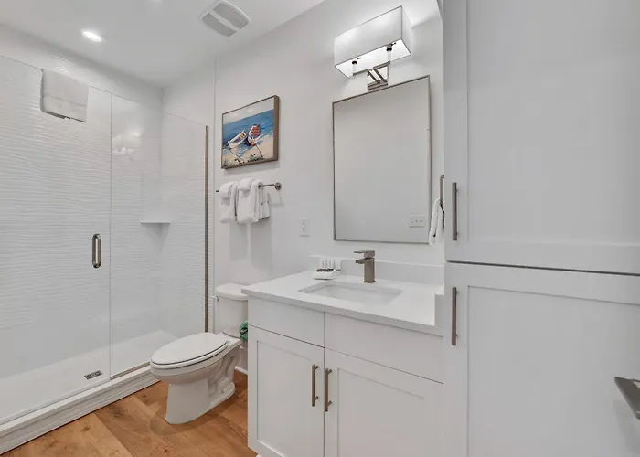 Beautiful 4 Bed, 4 Bath Home, Next To Pool & Gulf Shores