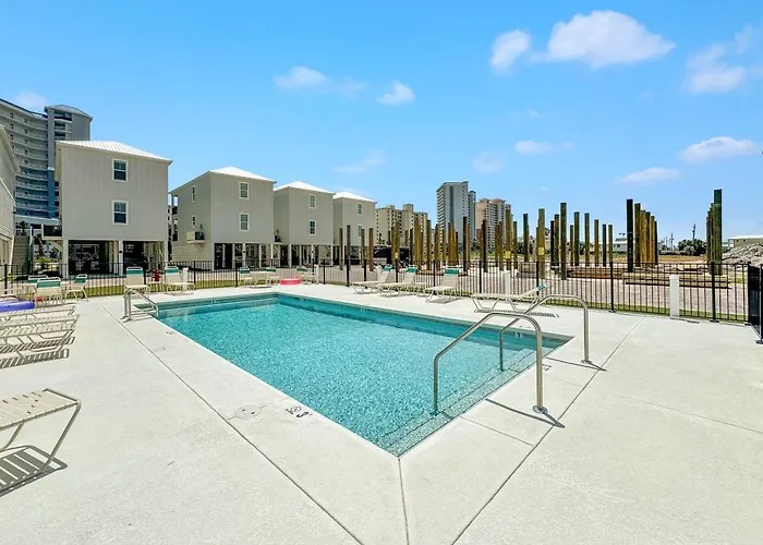 Beautiful 4 Bed, 4 Bath Home, Next To Pool &