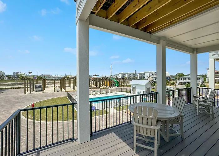 Holiday home Beautiful 4 Bed, 4 Bath Home, Next To Pool & *