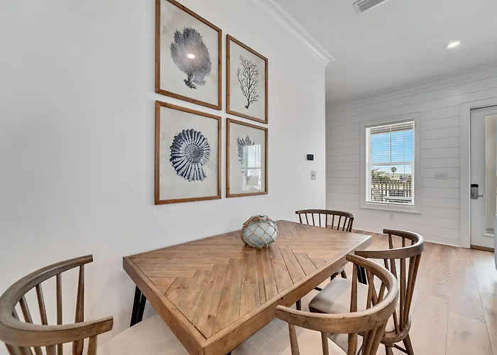 Beautiful 4 Bed, 4 Bath Home, Next To Pool & *