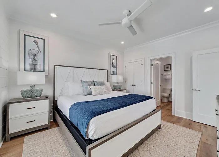 Beautiful 4 Bed, 4 Bath Home, Next To Pool & Holiday home