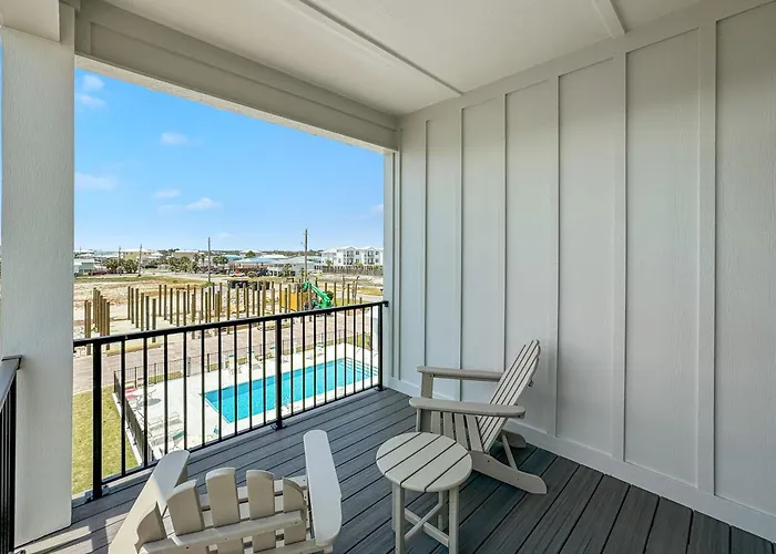 Holiday home Beautiful 4 Bed, 4 Bath Home, Next To Pool & Gulf Shores