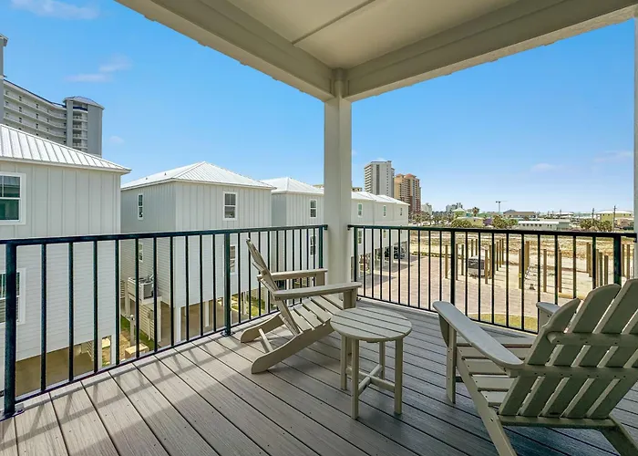 Beautiful 4 Bed, 4 Bath Home, Next To Pool & *