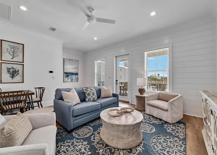 Beautiful 4 Bed, 4 Bath Home, Next To Pool & Holiday home